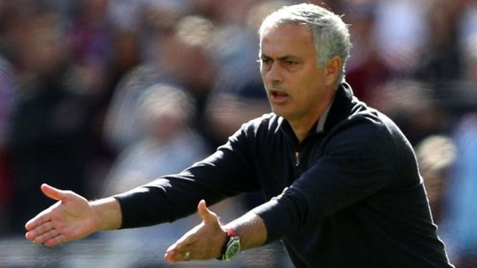 V úterý večer Manchester United na Old Trafford přivítá Valencii a na Mourinha je vyvíjen pořádný tlak.